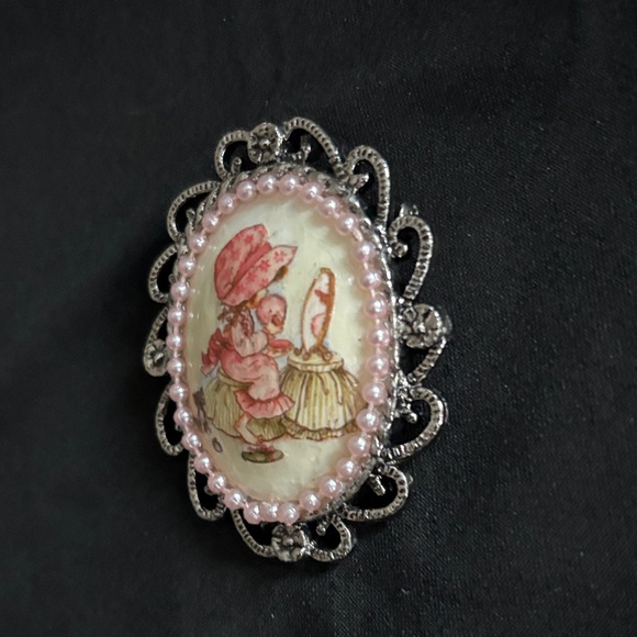 Vintage Holly Hobby Silver Brooch - Picture 3 of 10